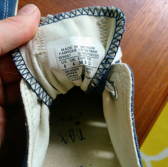 Navy blue chucks size 6 - Picture 3 of 5